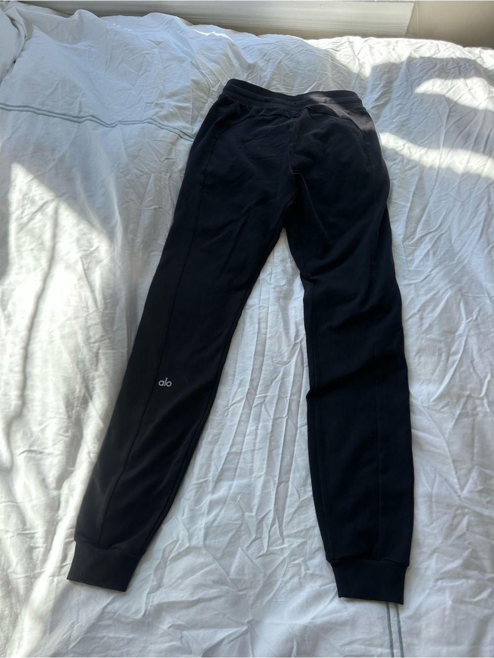 ALO Yoga Quilted White Joggers with Black Side Panels - Picture 3 of 7